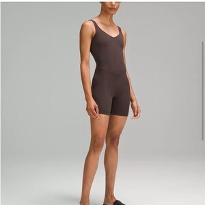 lululemon Align™ Bodysuit 6"
Color: Espresso
Size: 8
Quantity: 1
EUC